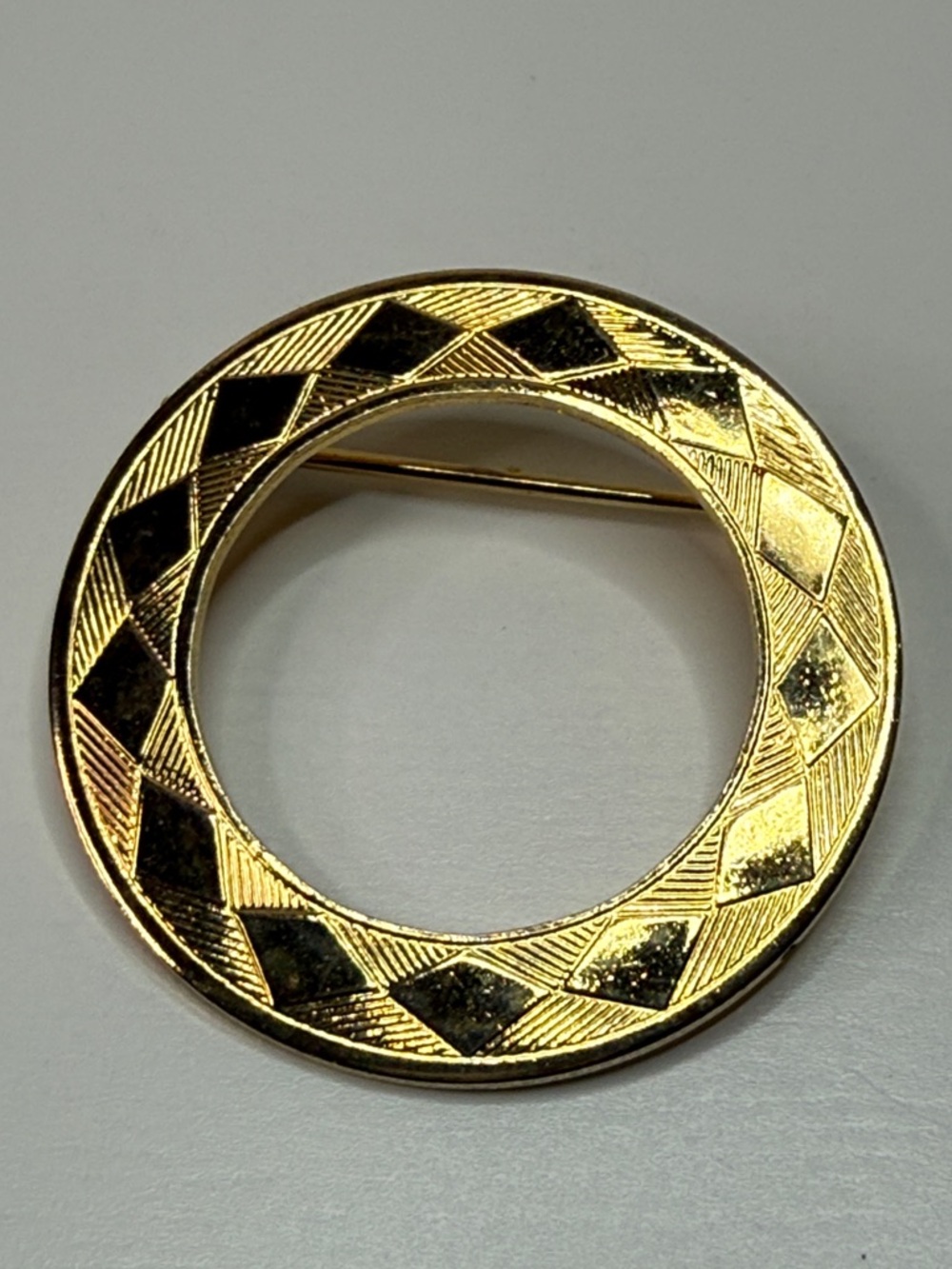Vintage Gold Tone Circular Brooch with Diamond Pattern bright yellow tone